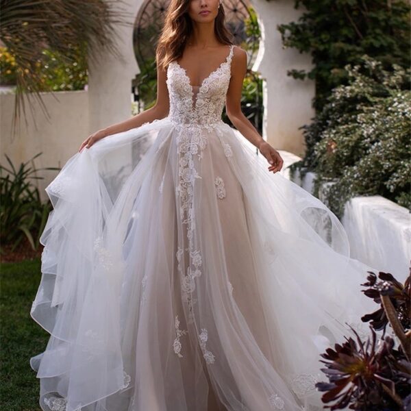 Slim And Deep V Suspender Light Wedding Dress